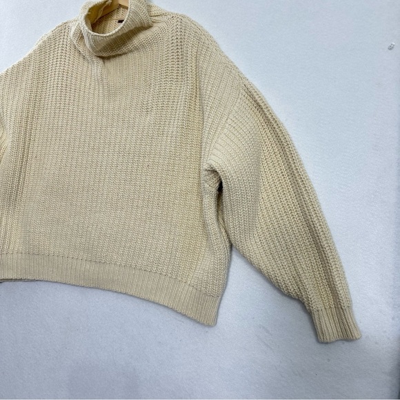 Free People Ivory Knit Sweater Size Small Oversized Crop - Picture 3 of 10